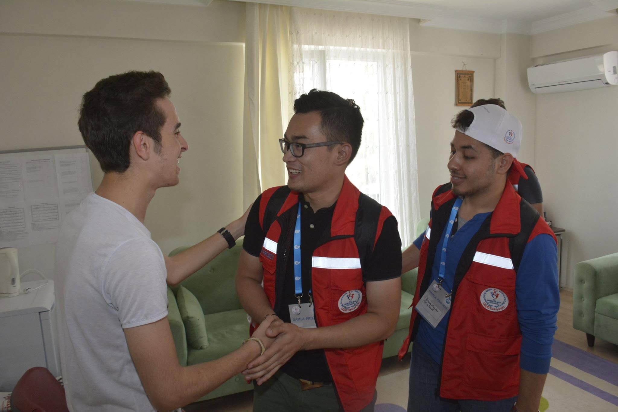 Volunteering with the Turkish Ministry of Youth & Sports (Damla Projesi).